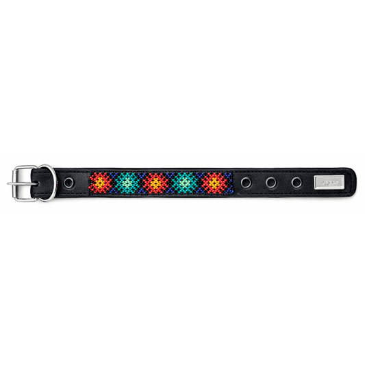 Collar Wixari Flor de Hikuri multicolor negro con flores rojas y verdes con detalles azules y hebilla metálica