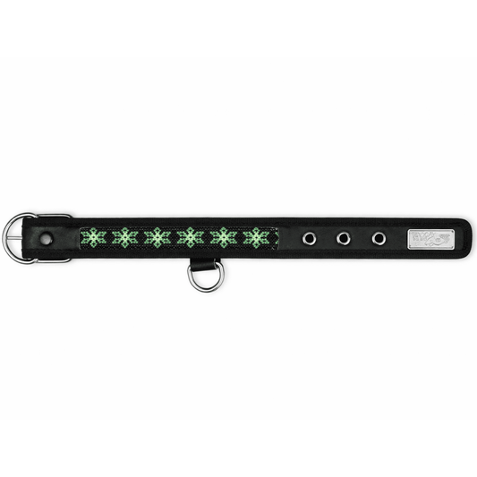 Collar Wixari Peyote negro con motivos verdes repetidos sobre negro y hebilla metálica