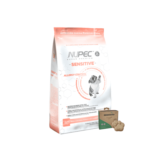 Bolsa de NUPEC Sensitive junto a una caja de jabón Sedozoo y un jabón con forma de huella.