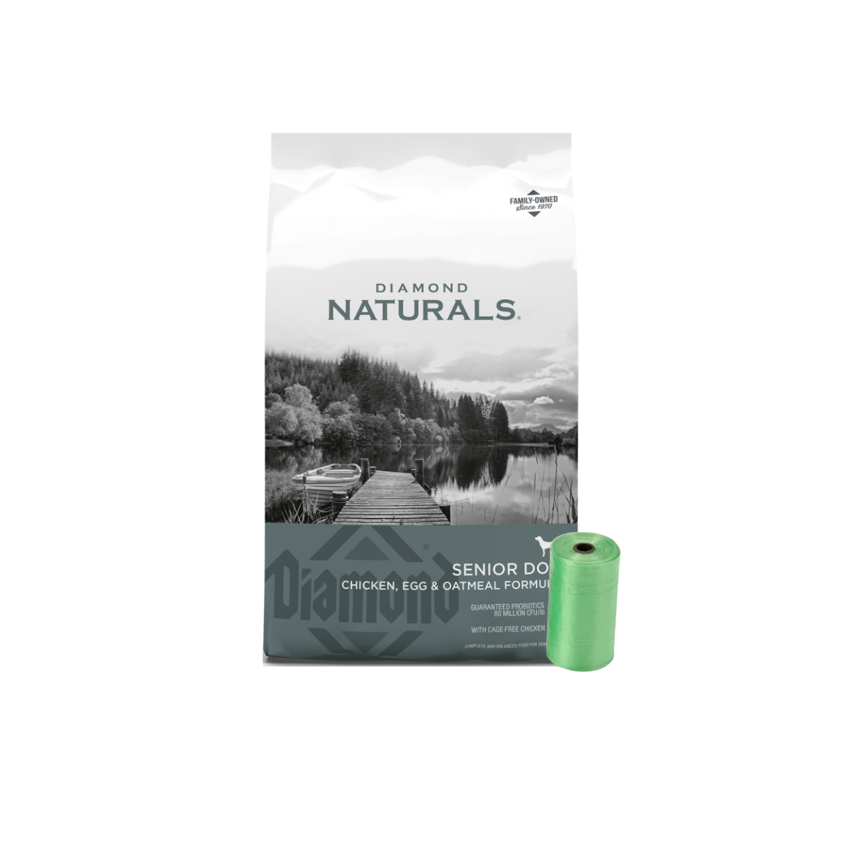 Bolsa Diamond Naturals Senior Dog con pollo, huevo y avena junto a un rollo verde de bolsas