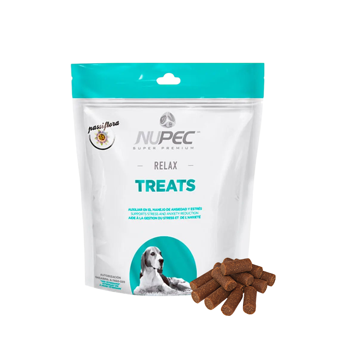 Bolsa blanca y turquesa de NUPEC Treats Relax junto a premios marrones alargados.