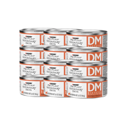 Doce latas de Purina Pro Plan Veterinary Diets DM Dietetic Management para gatos, dispuestas en cuatro filas.