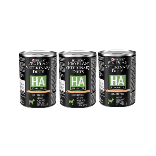 Tres latas de Purina Pro Plan Veterinary Diets HA Hydrolyzed para perros, con etiquetas negras y verdes.